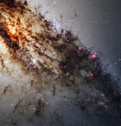 Hubble gözüyle Centaurus A